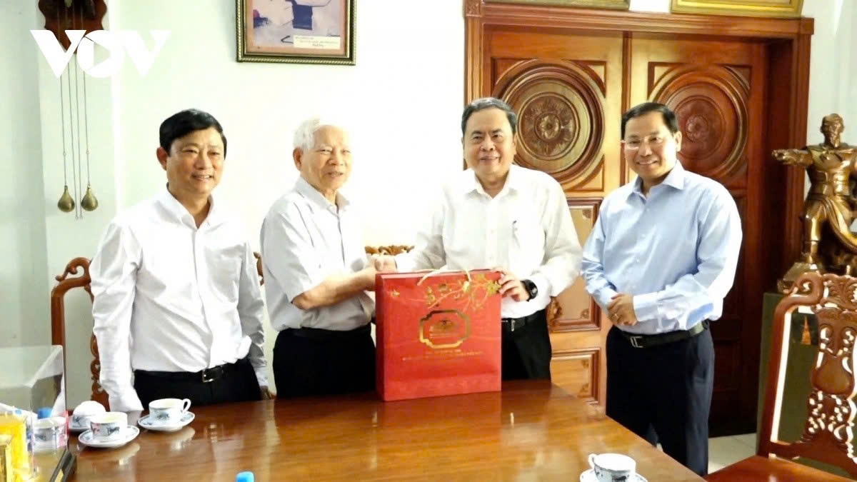 NA Chairman pays Tet visits to former Party and State leaders
